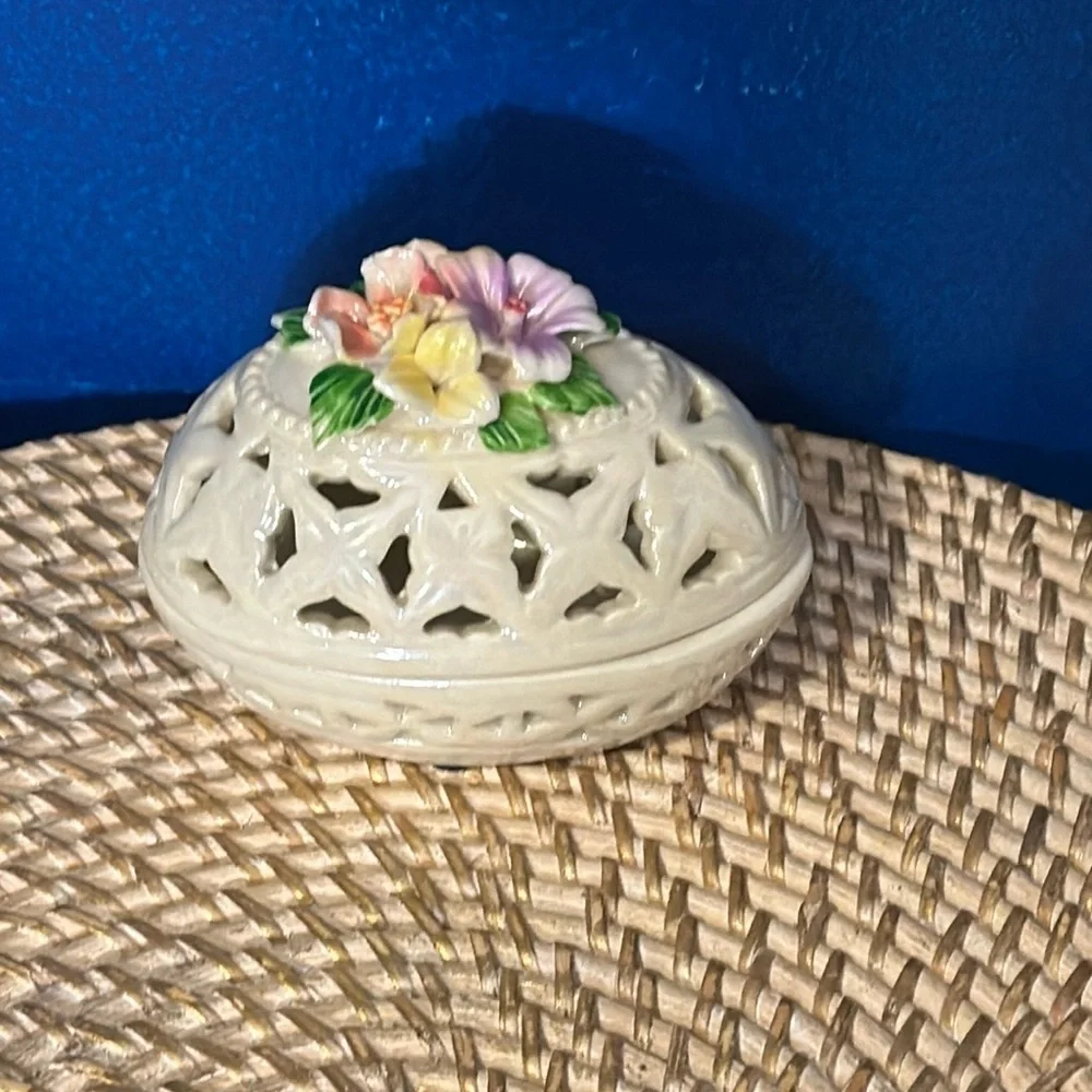 New Iridescent White Porcelain Easter Egg Trinket Box With Flowers & 2 Bunnies